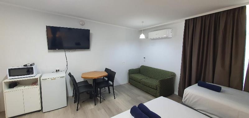 Silver Oaks Motel image