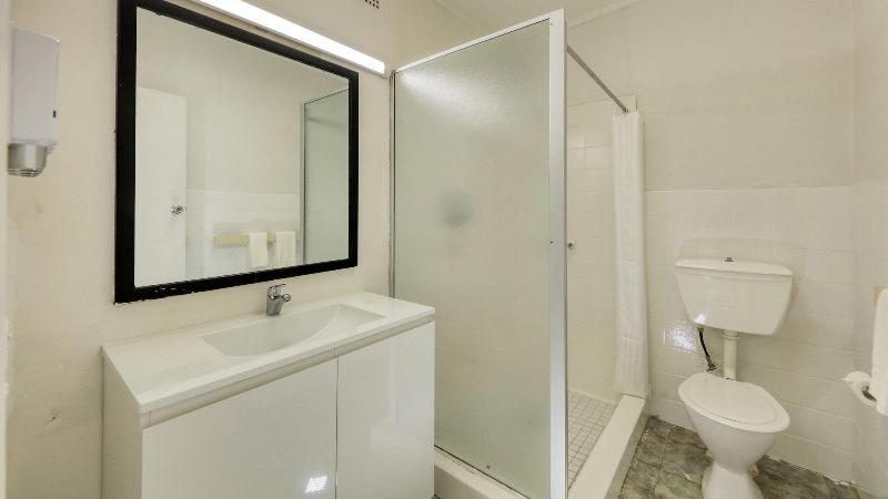 Silver Oaks Motel image