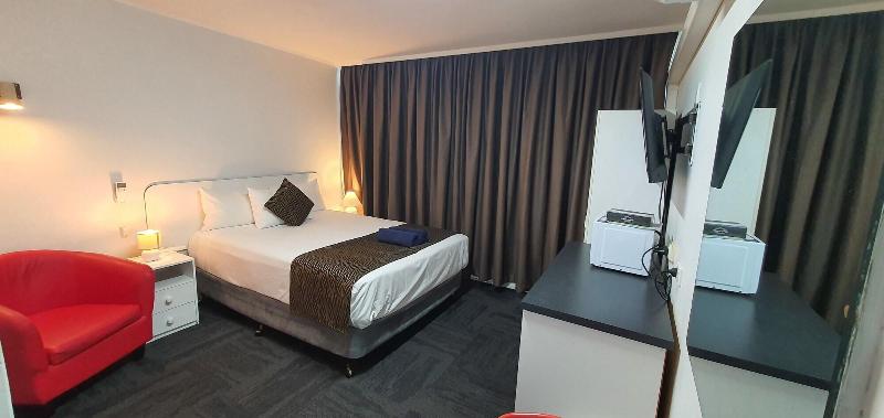 Silver Oaks Motel image