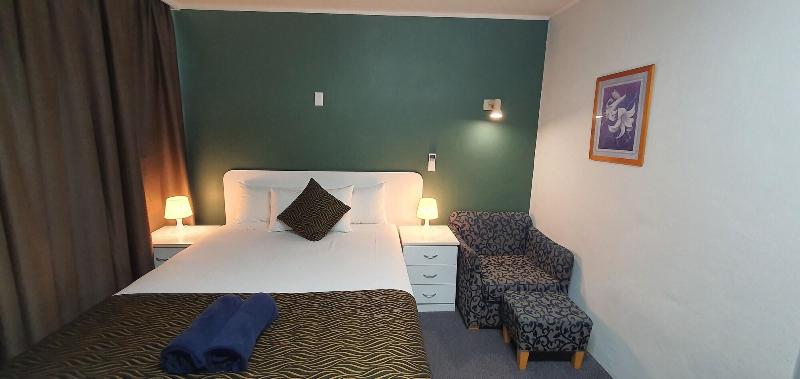 Silver Oaks Motel image