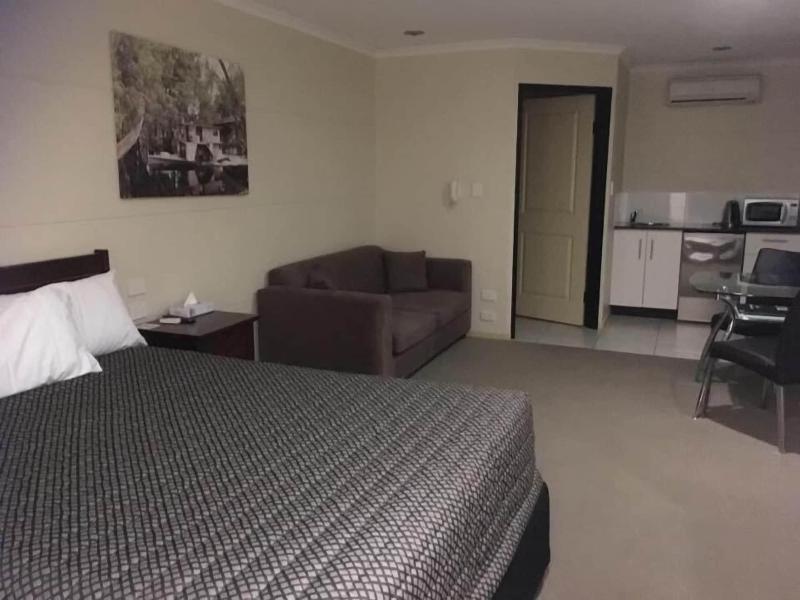Balranald Club Motel image