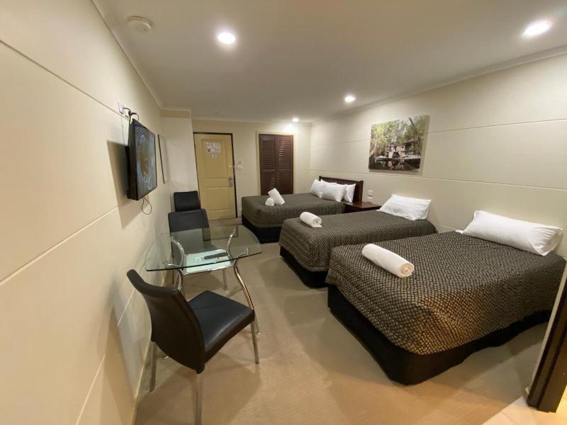 Balranald Club Motel image