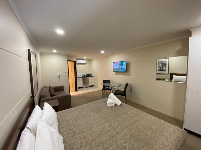 Balranald Club Motel image