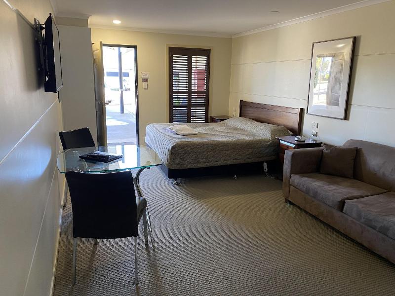 Balranald Club Motel image