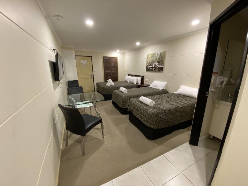 Balranald Club Motel image