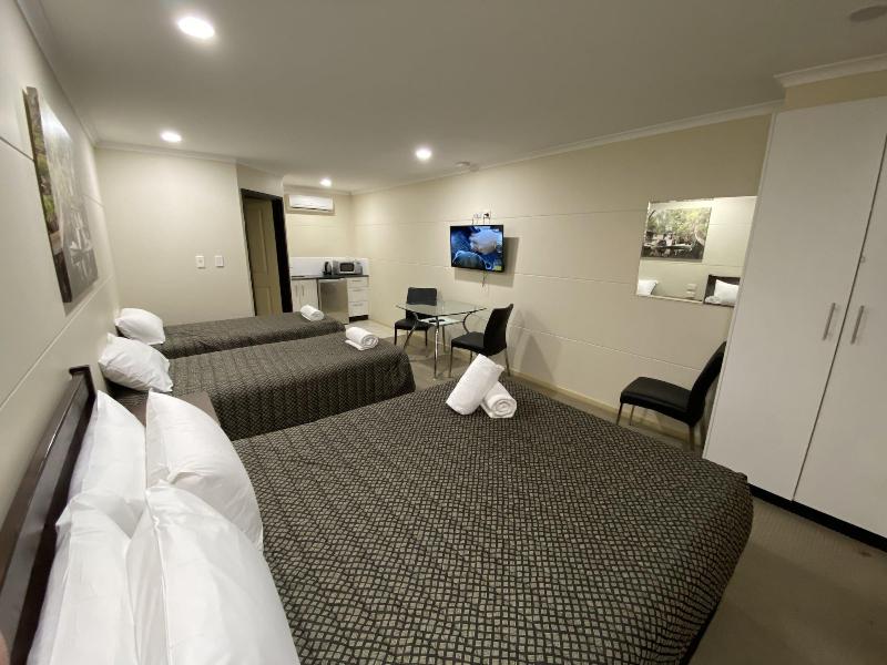 Balranald Club Motel image
