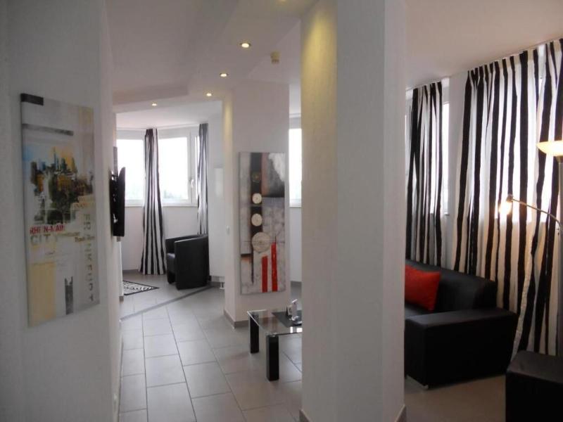 Turmhotel Rhein Main image