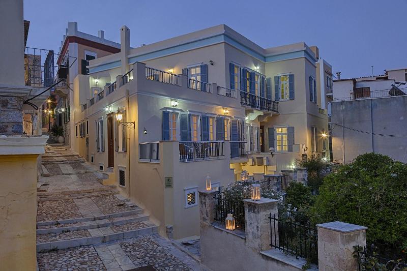 Antouanetta Apartments image