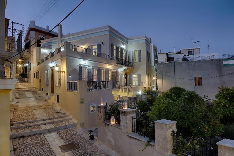 Antouanetta Apartments image