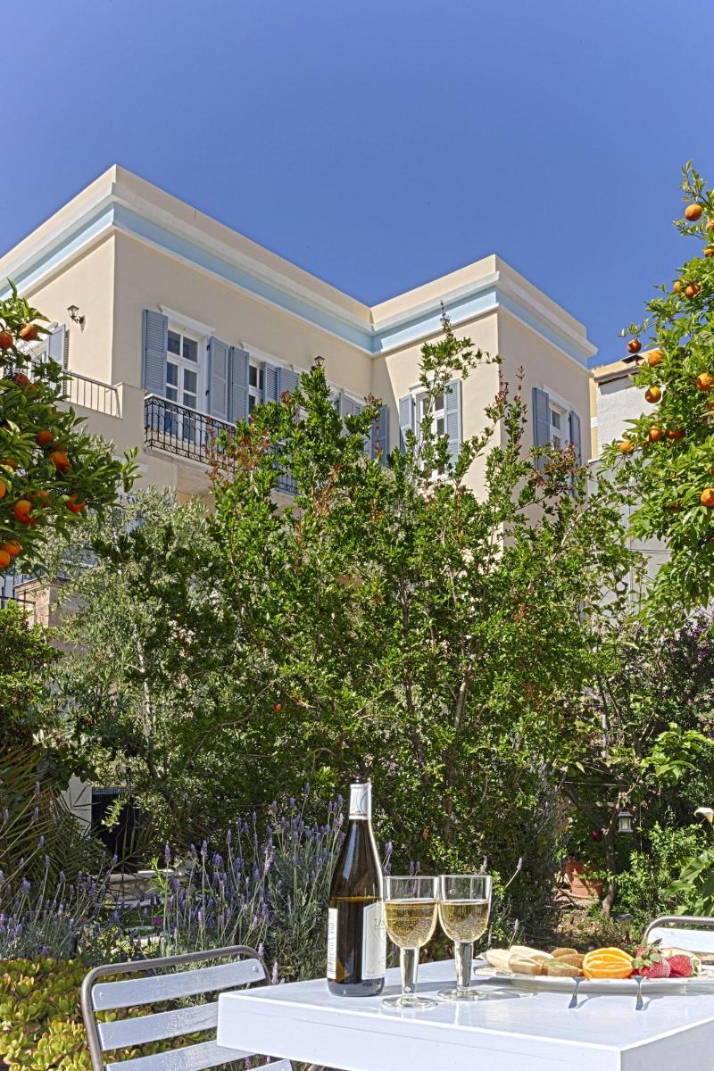Antouanetta Apartments image