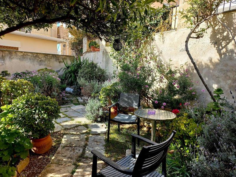 Antouanetta Apartments image