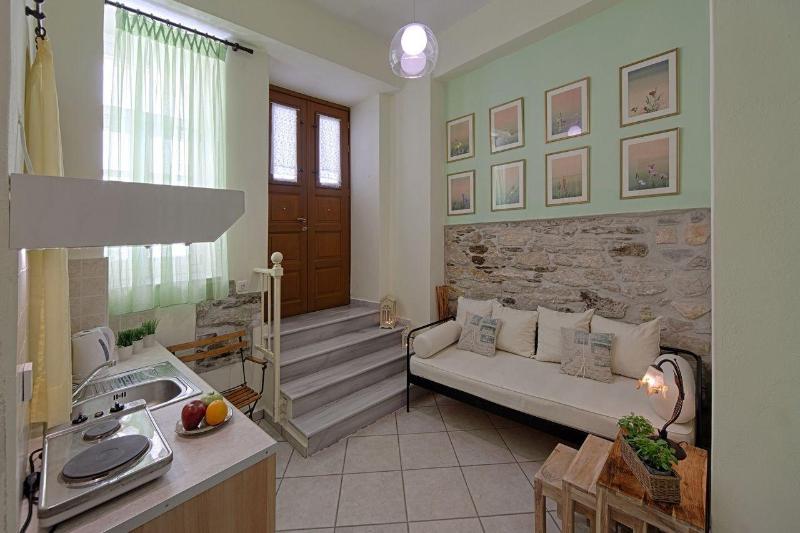 Antouanetta Apartments image