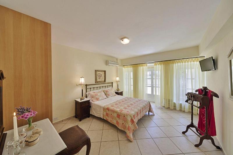 Antouanetta Apartments image