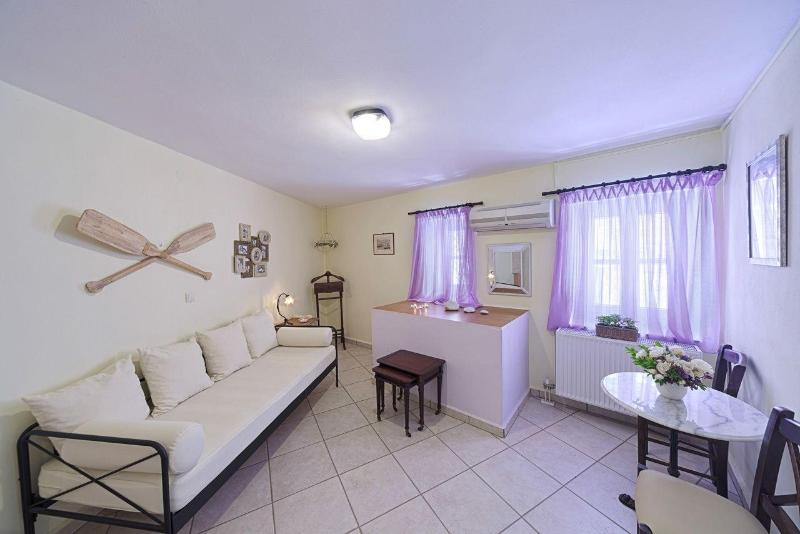 Antouanetta Apartments image