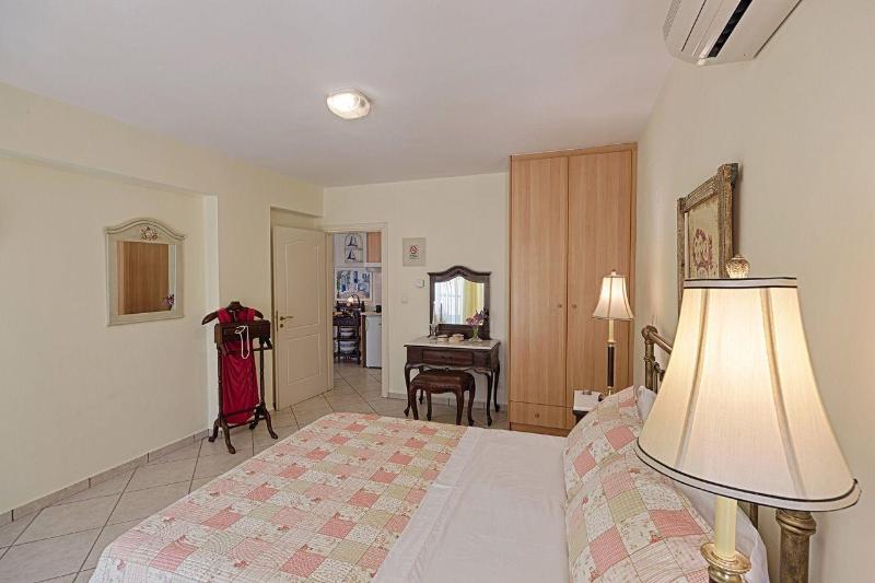 Antouanetta Apartments image