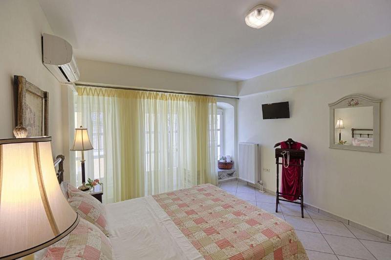 Antouanetta Apartments image