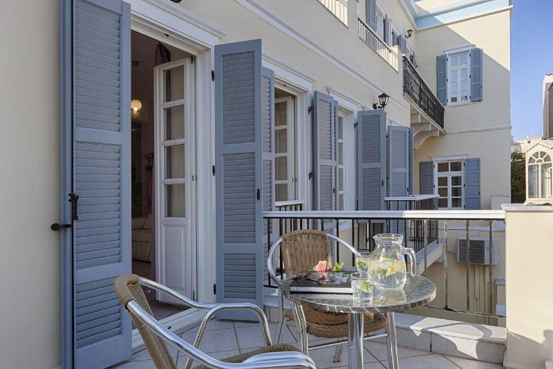 Antouanetta Apartments image