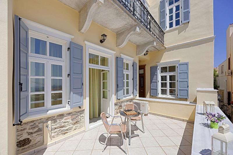 Antouanetta Apartments image
