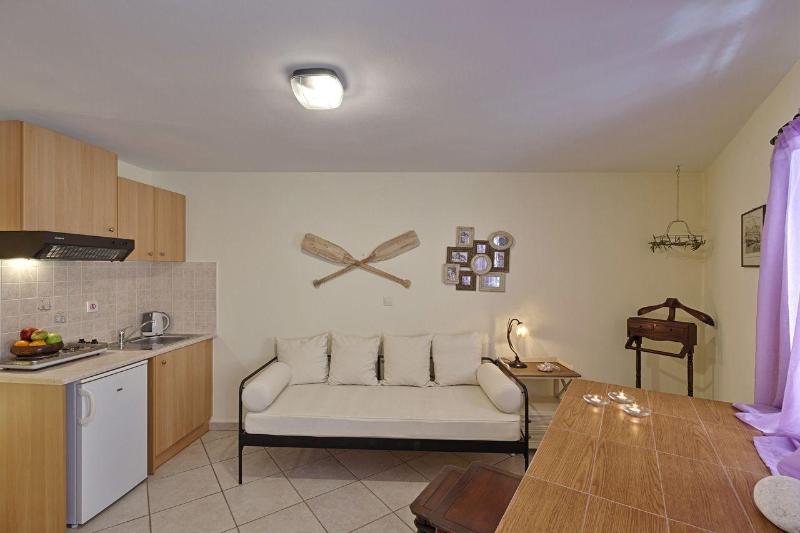 Antouanetta Apartments image