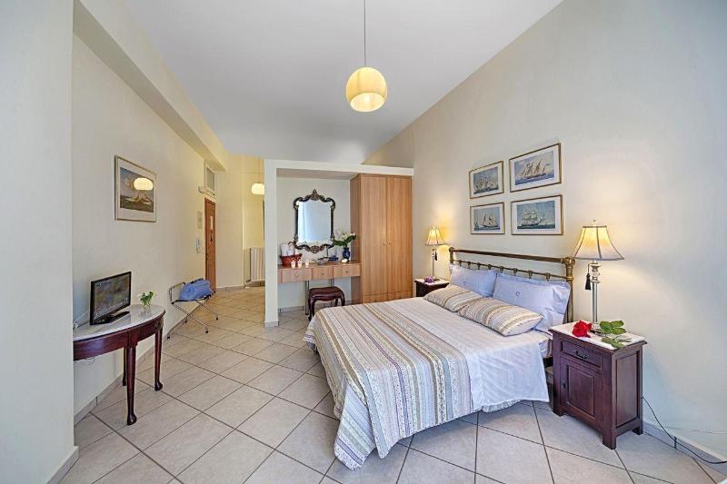 Antouanetta Apartments image