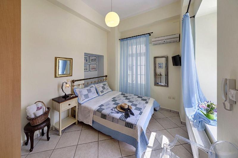 Antouanetta Apartments image