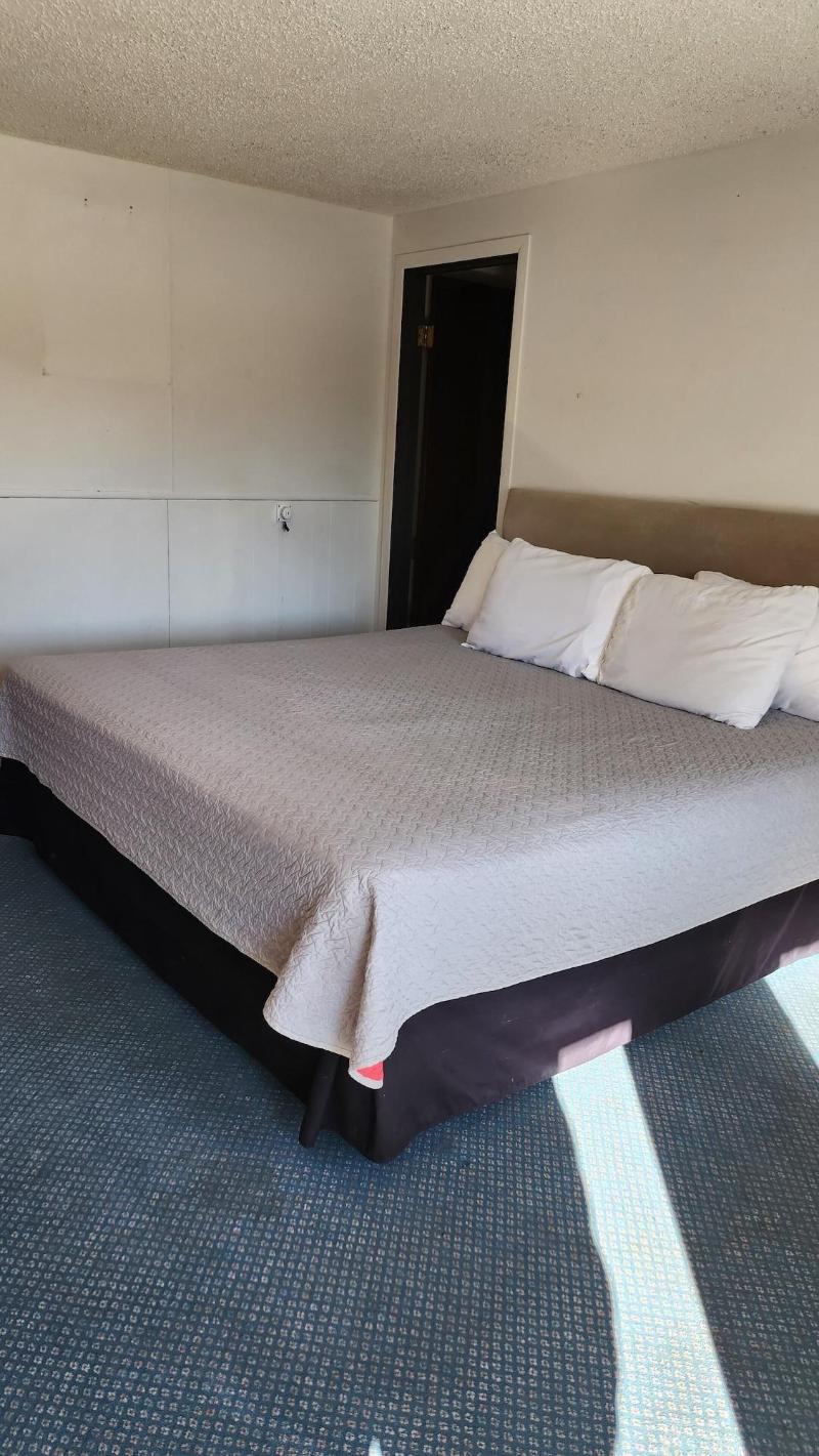 Golden Arrow Motel image