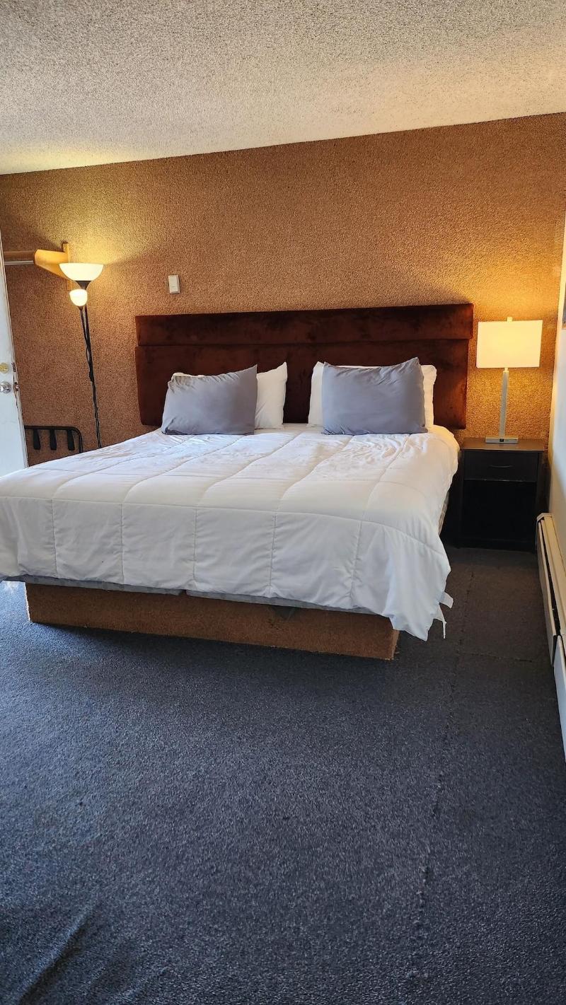 Golden Arrow Motel image