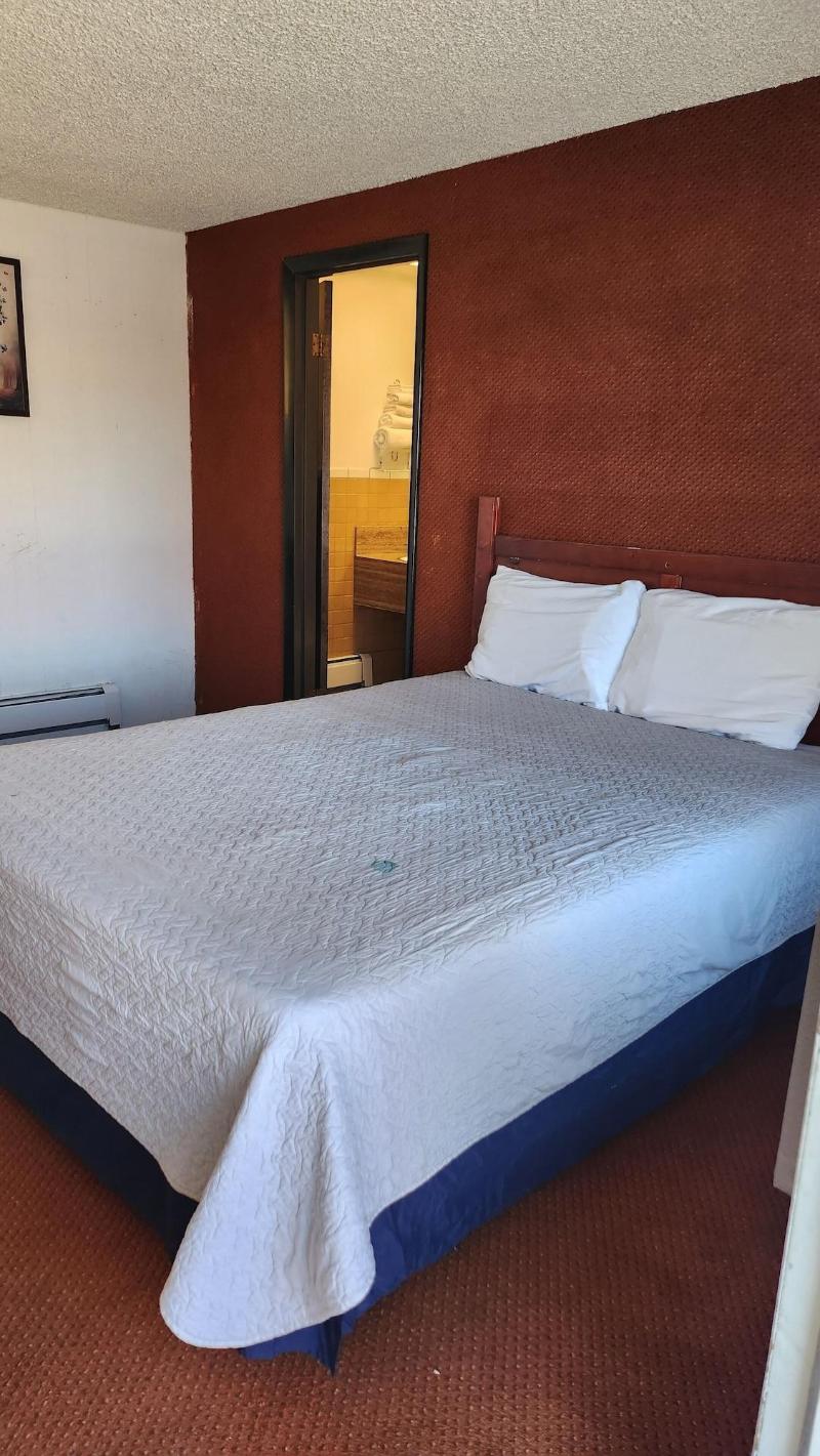 Golden Arrow Motel image