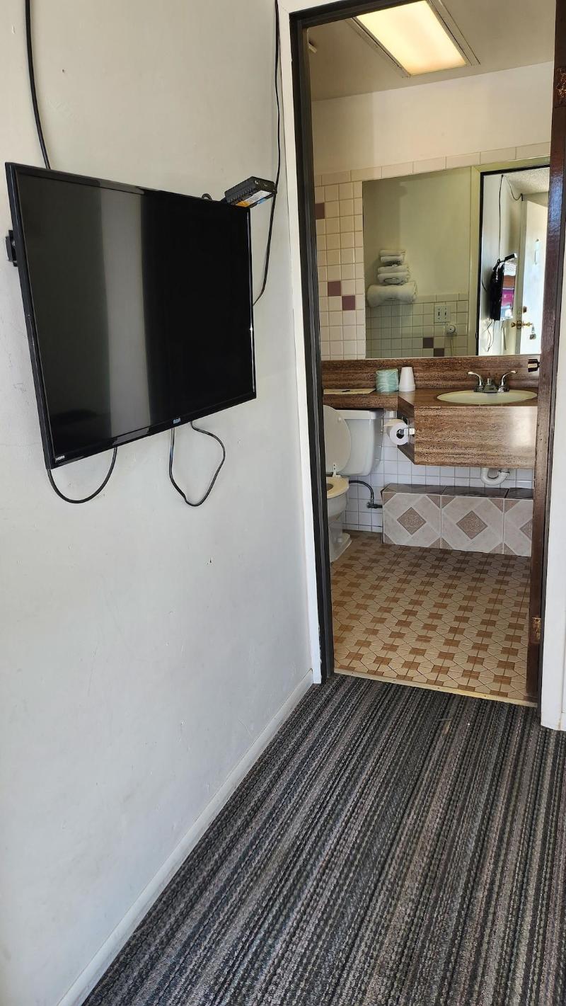 Golden Arrow Motel image