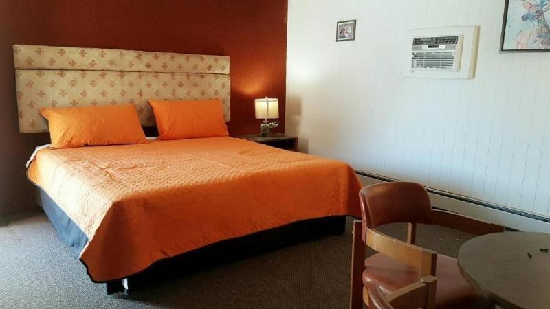 Golden Arrow Motel image