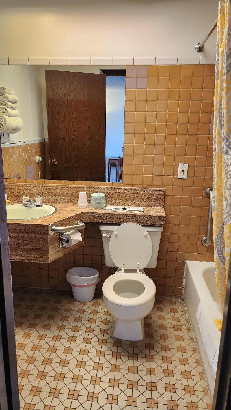 Golden Arrow Motel image