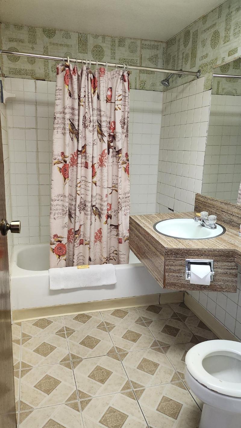 Golden Arrow Motel image