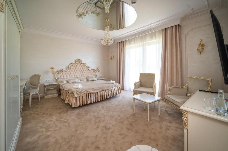 SUITE ONE BEDROOM