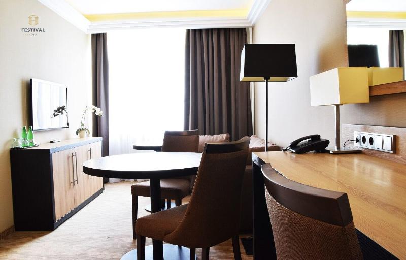 Hotel Festival image