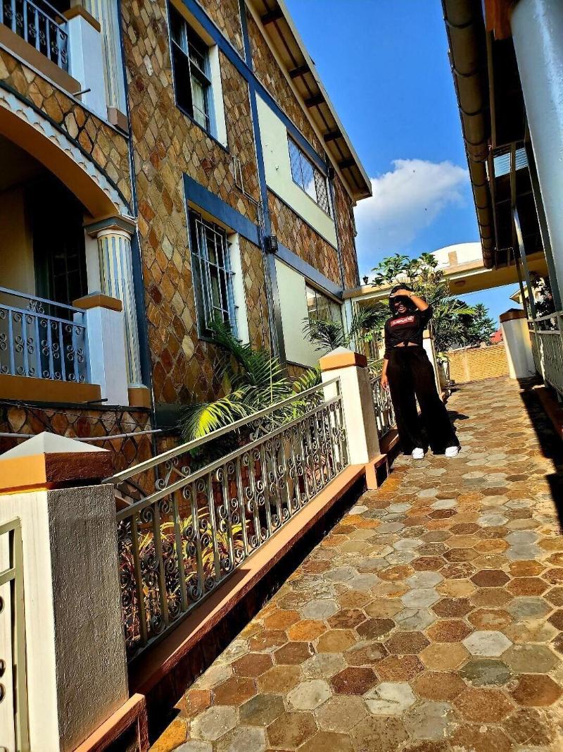 Gahahe Hills Hotel image