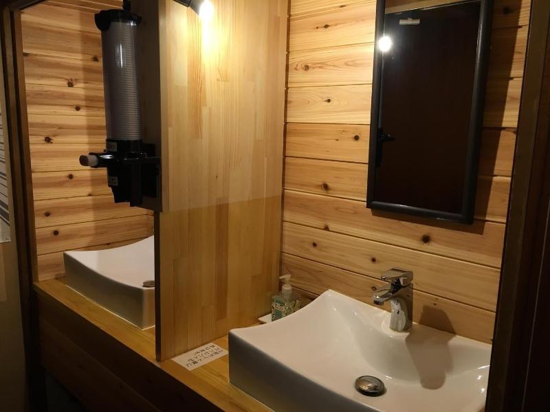 Lodge Hunter image
