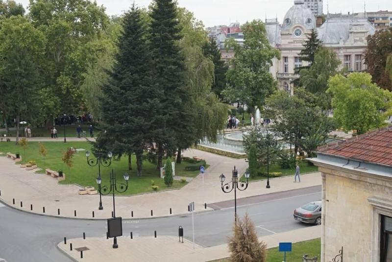 Charlino Plaza image