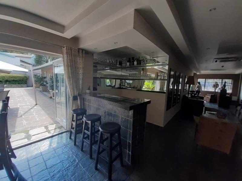 Flying Falcon Guesthouse image
