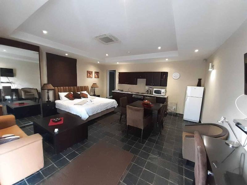 Flying Falcon Guesthouse image