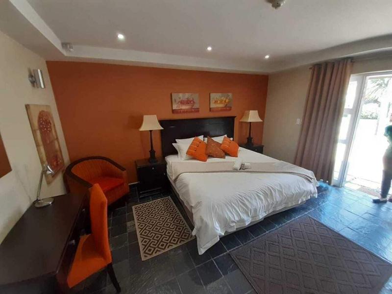 Flying Falcon Guesthouse image