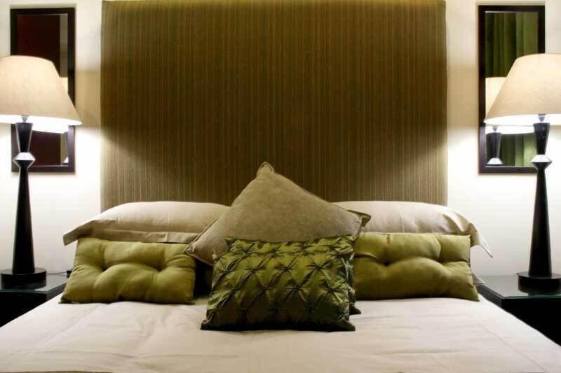 Flying Falcon Guesthouse image
