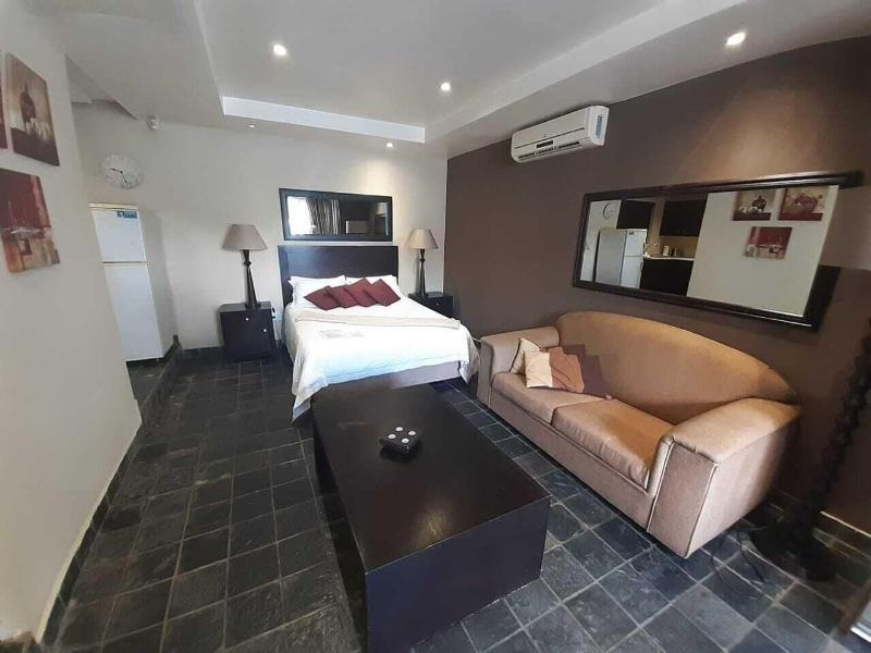 Flying Falcon Guesthouse image
