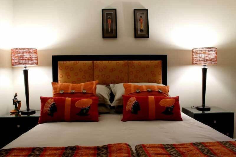 Flying Falcon Guesthouse image