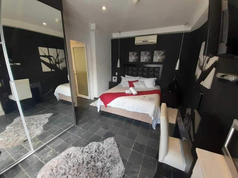 Flying Falcon Guesthouse image