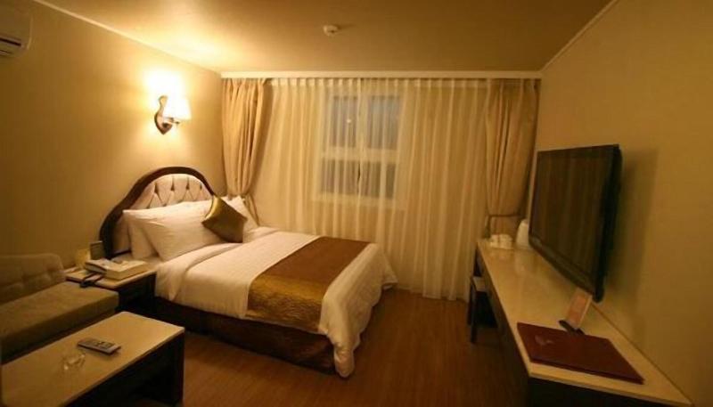 L S Hotel image