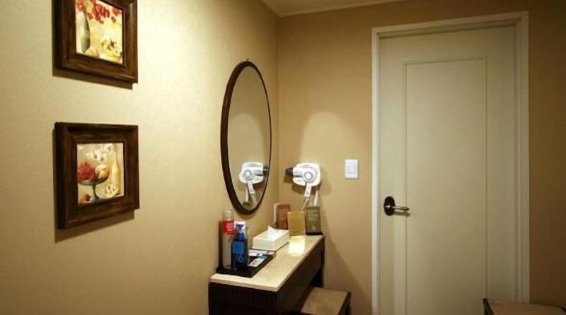 L S Hotel image