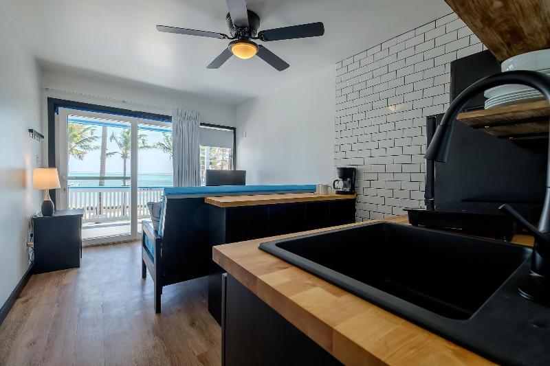 Aqua Vista Beachfront Suites image
