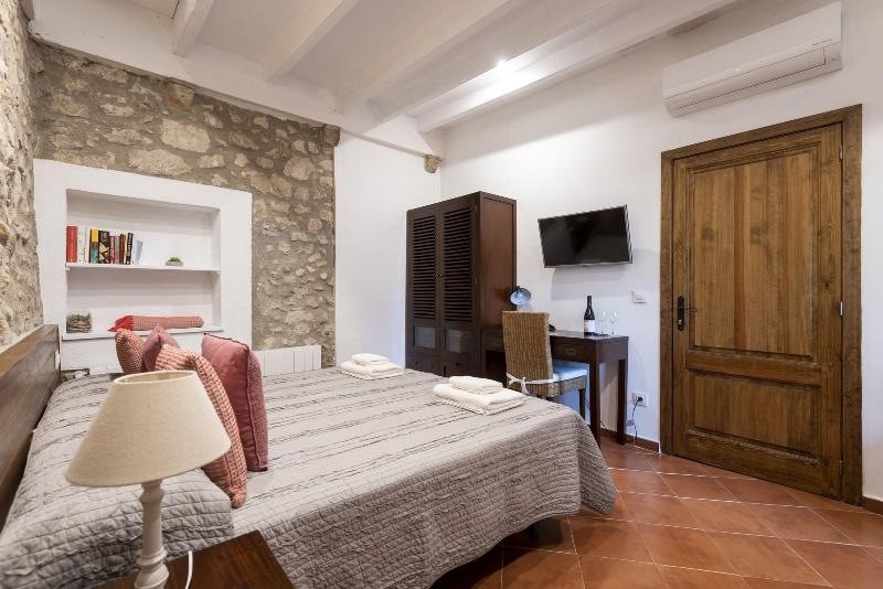 Hostal Can Xicu image