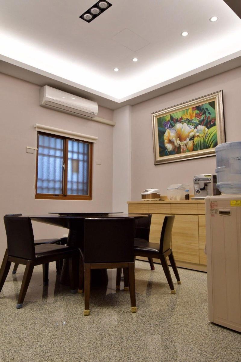 The 123 B B image