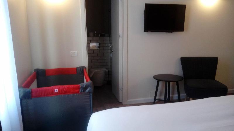 City Port Hotel image